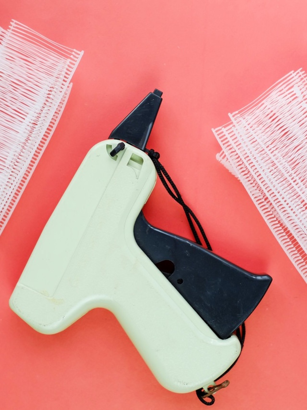 Garment Label Tagging Gun Fasteners labels tags retail - Olive - Picture 1 of 2